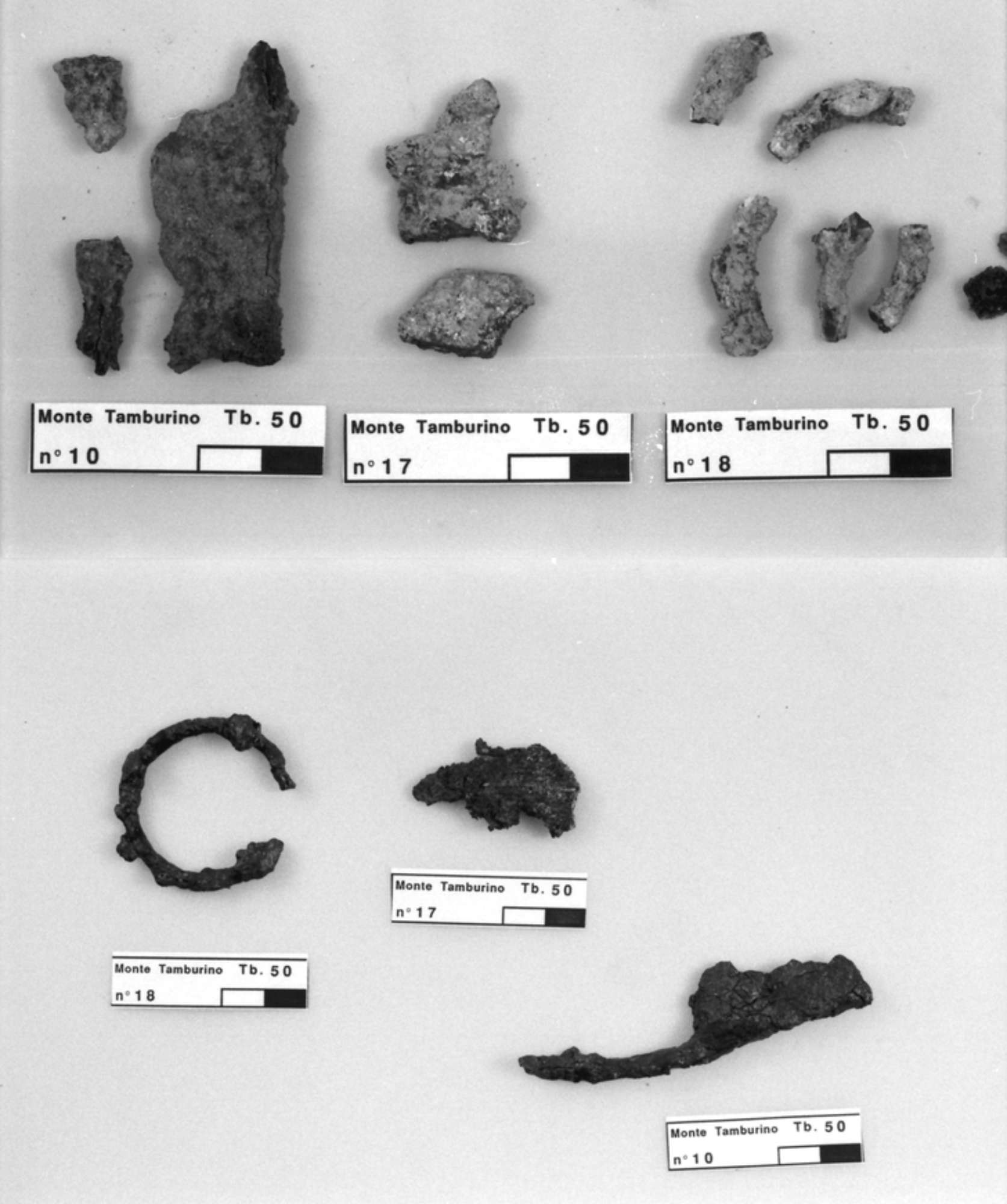 frammento di coltello in ferro, frammenti di lamina in ferro, frammento di braccialetto in ferro ad anello aperto prima del restauro